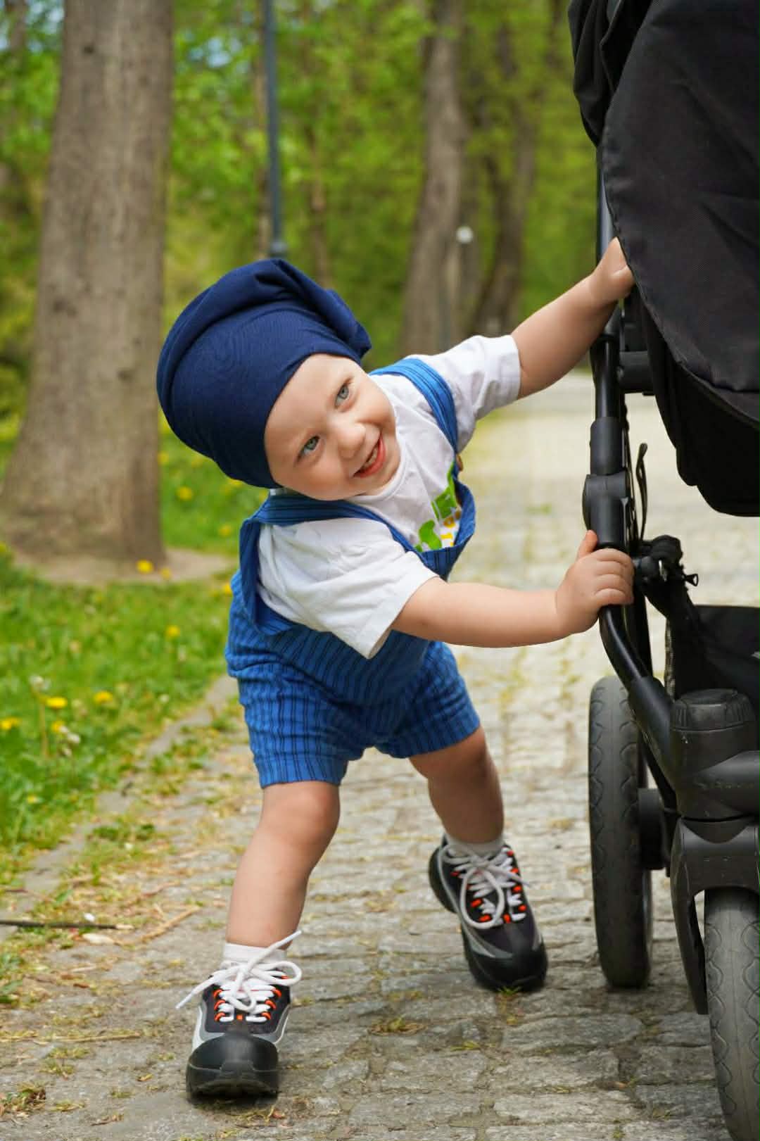 The photo which shows child